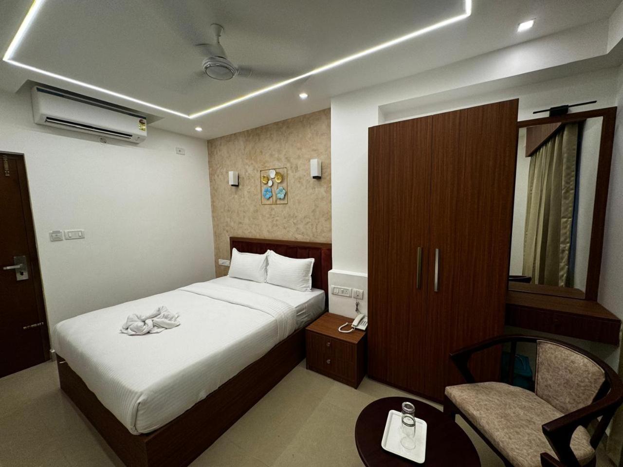 Royal Luxe Business Class Hotel Chennai Exterior photo